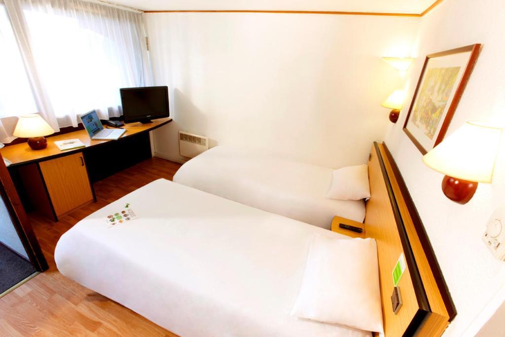 Campanile Hotel Mayenne Room photo